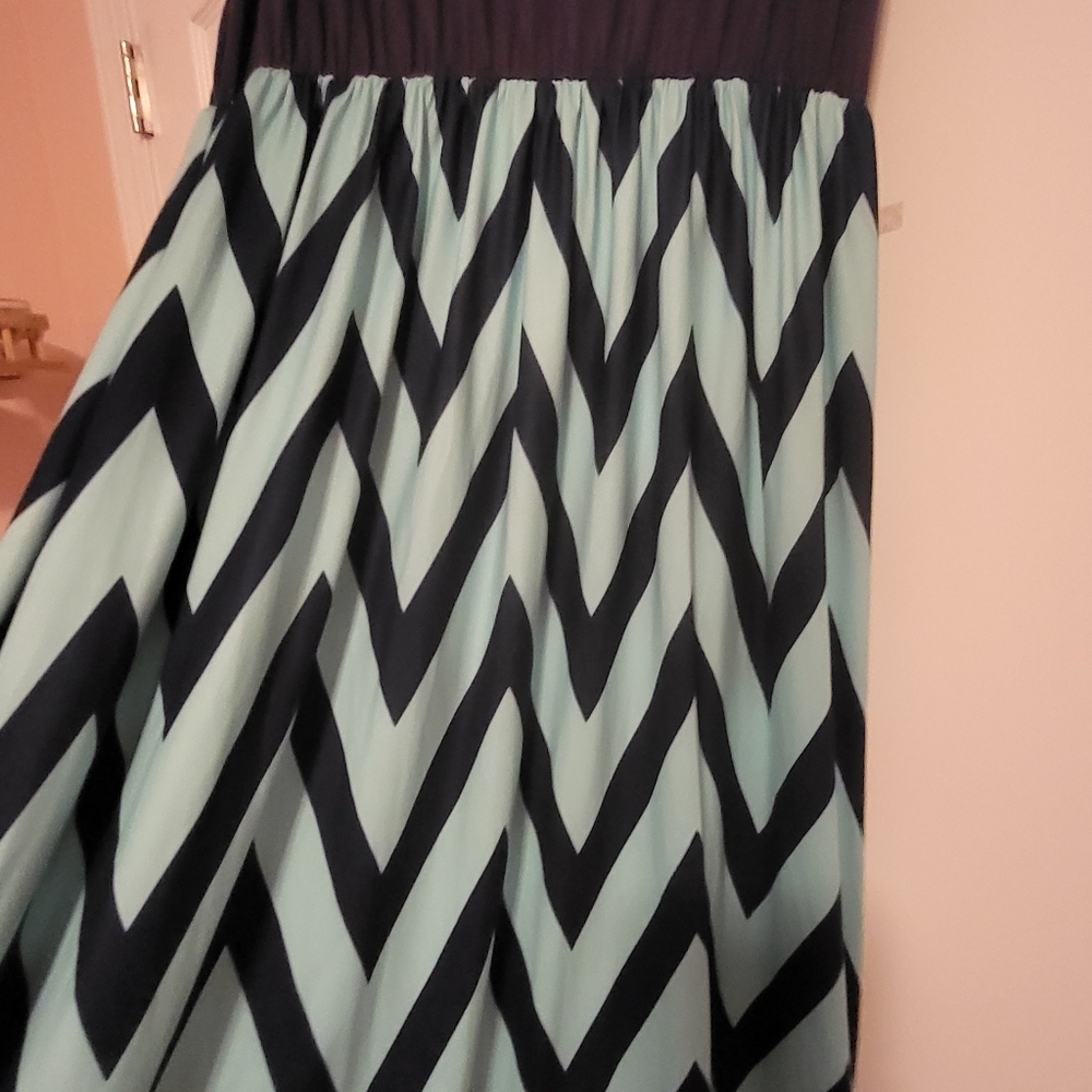 Chevron Patterned Maxi Dress - Picture 3 of 4
